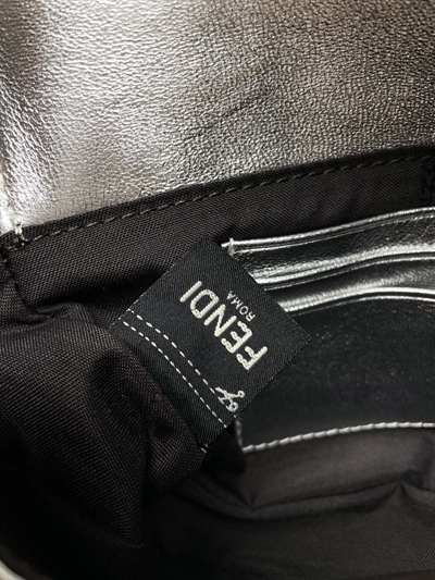 フェンディバッグ着用イメージ